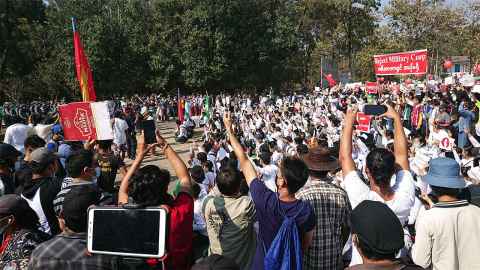 The image shows Myanmar citizens in Hpa An, Kayin State, protesting against the military coup that unseated a democratically elected government. Photo: Ninjastrikers, CC BY-SA 4.0