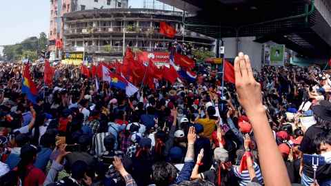 The image shows crowds of Myanmar citizens participating in an anti-military government rally. Photo:VOA Burmese via Wikimedia Commons