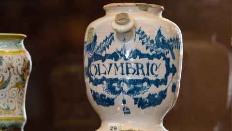 English spouted jar that contained oil of earthworms, earthworms cooked in rose-flavoured oil with wine.