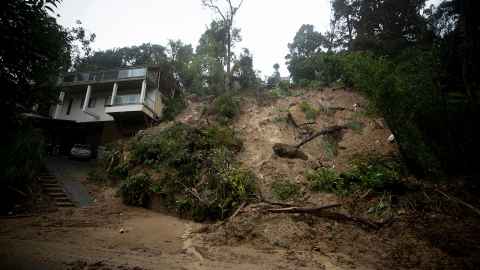 House teetering on edge of cliff after landslips Auckland, January 2023 